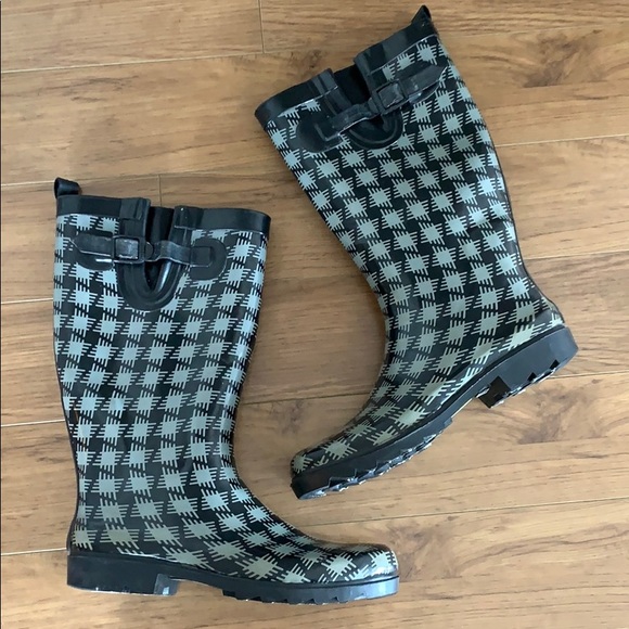 black and white plaid rain boots